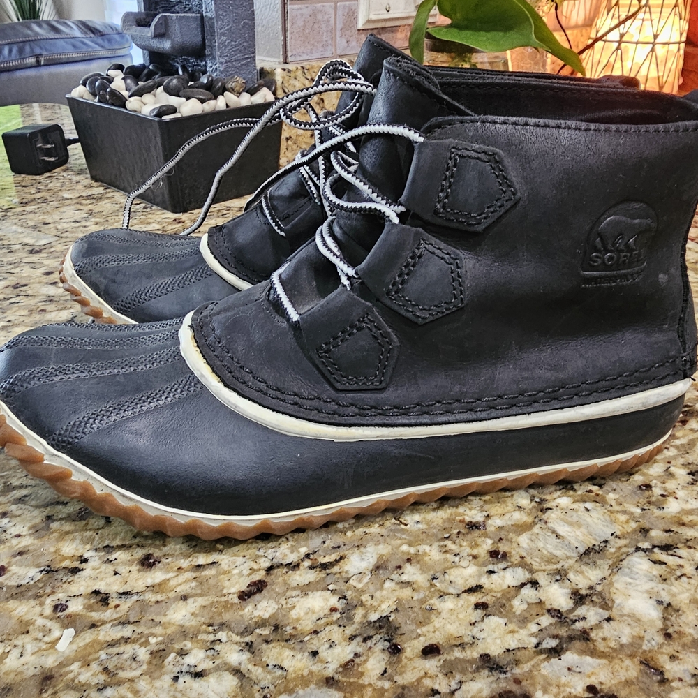 Sorel Black and White Winter Boots
